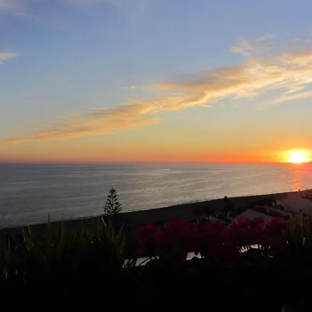 Wintowinrentals Sunny Side, Pool, Wifi & Sea View