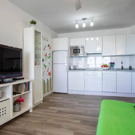 Wintowinrentals Sunny Side, Pool, Wifi & Sea View